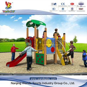 Ensemble de jeux en plein air pour enfants avec parc d'attractions et toboggan